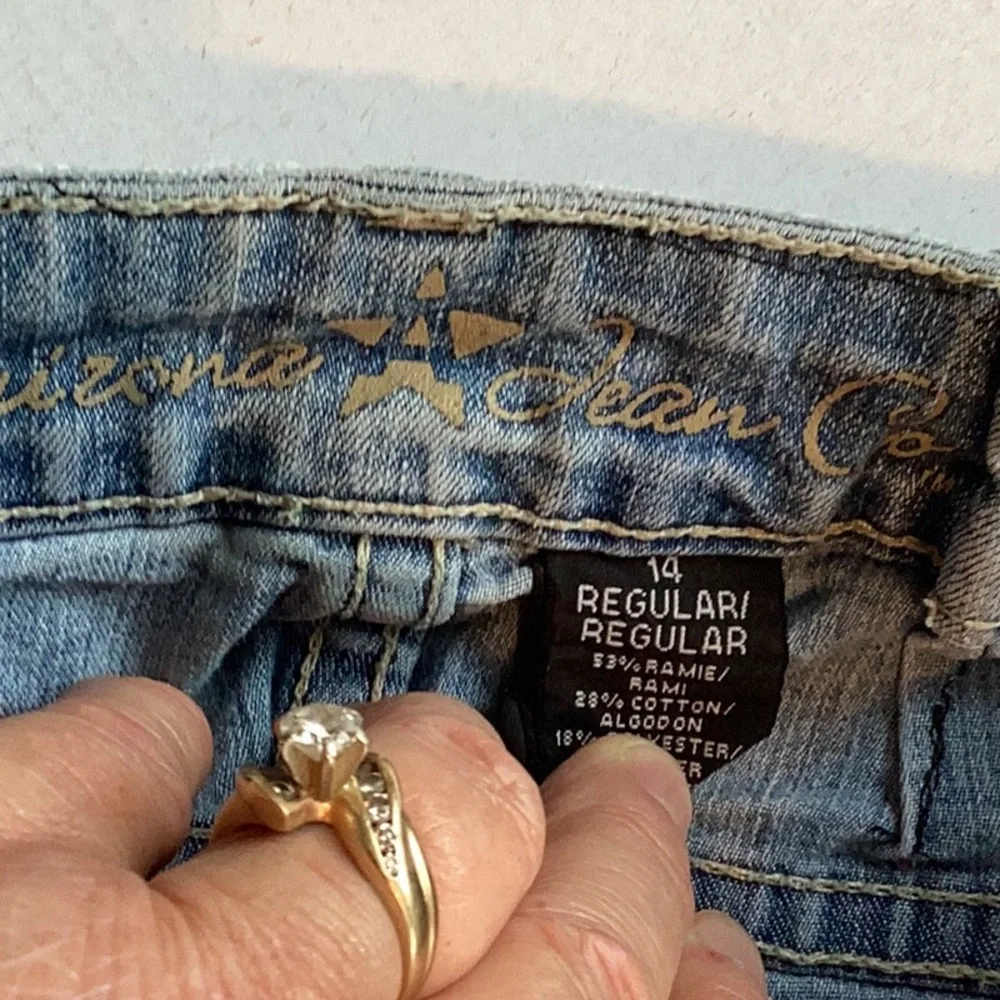 🌵Arizona Jeans Co. Embroidered JEANS 😎 Really COOL ⚠️ SZ  8-10 IMO
